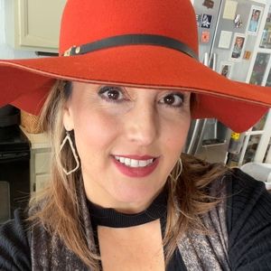 Meet your Posher, Monica